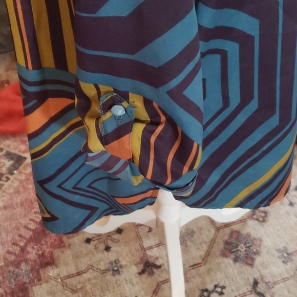 Bee stitched colorful blouse - Picture 2 of 5